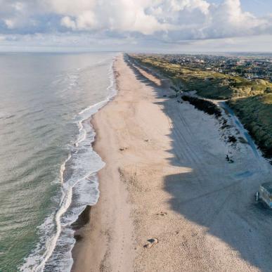 Dronefoto af Søndervig Strand